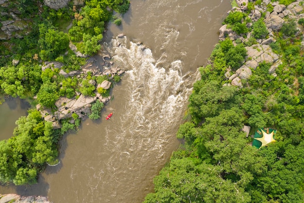 Blick auf den Fluss von oben