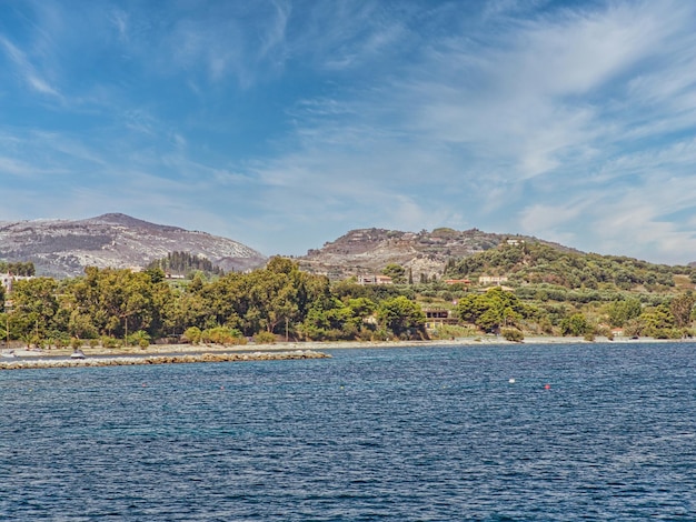 Blick auf den Hafen und die Gebäude der Stadt Lixouri auf der Insel Kefalonia in Griechenland