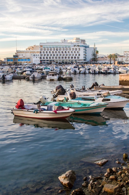 Blick auf den Jachthafen in Faro, Portugal.