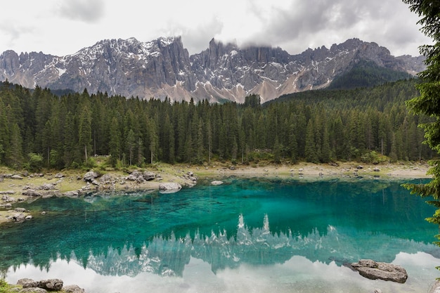 Blick auf den Karersee in Italien