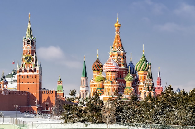 Blick auf den Kreml und die Basilius-Kathedrale MoskauRussland