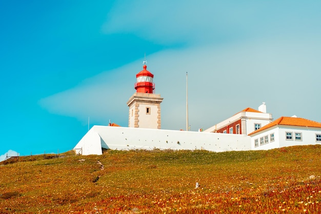 Blick auf den Leuchtturm von Cabo da Roca Sintra Portugal Portugiesisch Farol de Cabo da Roca ist ein Kap, das den westlichsten Punkt Eurasiens bildet