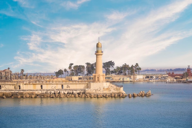 Blick auf den Montaza-Leuchtturm von Alexandria in Alexandria, Ägypten