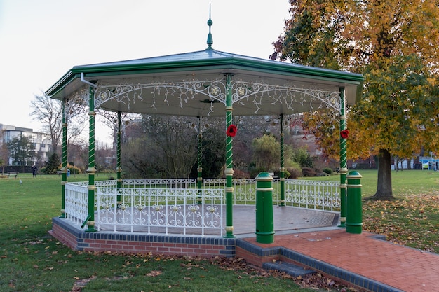 Blick auf den Musikpavillon in Crawley West Sussex