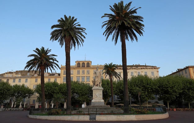 Blick auf den Platz Place Saint Nicola in Bastia Korsika Frankreich mit Statue von Napoleon