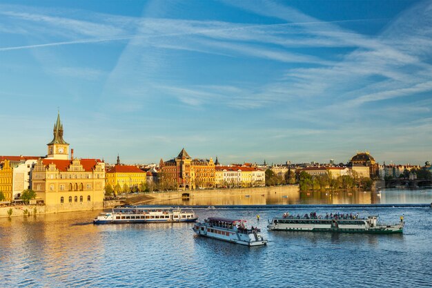 Blick auf den prager stare mesto-damm von der karlsbrücke