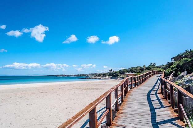 Blick auf den sardischen Strand von Stintino