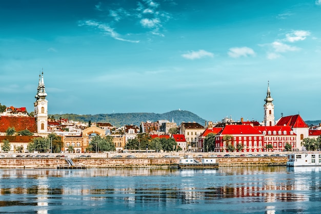 Blick auf den Seitenfluss Donau und den Stadtteil Budapest-Buda. Hangar.