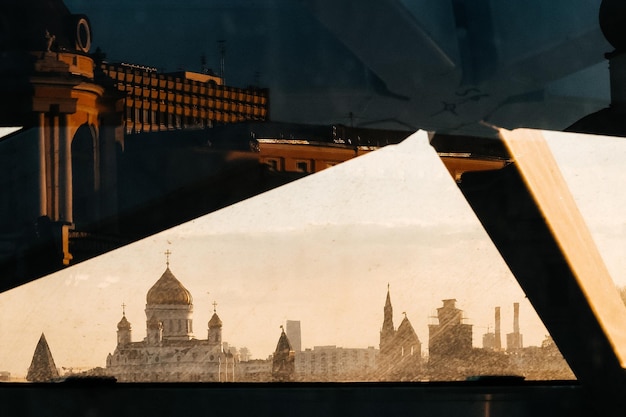 Blick auf den Sonnenuntergang der Christ-Erlöser-Kathedrale in Moskau, Russland