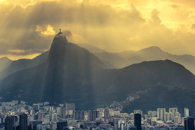 Foto blick auf den sonnenuntergang von rio de janairo, brasilien