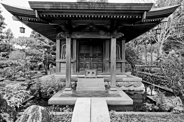 Blick auf den Tempel im Gebäude des japanischen Schreins