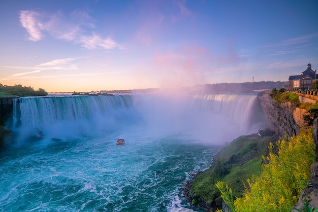 Blick auf den Wasserfall Niagara Falls aus Ontario, Kanada