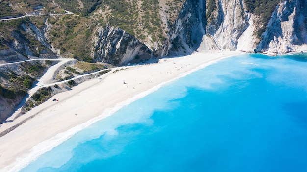 Blick auf den wunderschönen Strand von Myrtos auf der Insel Kefalonia, Griechenland