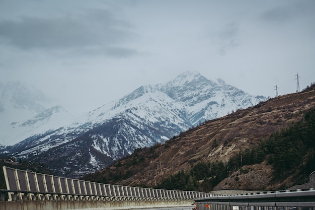 Blick auf die Alpen entlang der Straße zum Frejustunnel