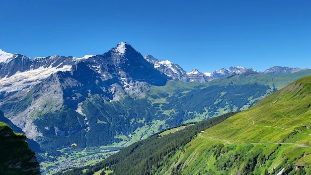 Foto blick auf die alpen vom ersten berg in grindelwald, schweiz