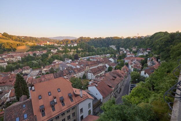 Foto blick auf die altstadt von fribourg, schweiz