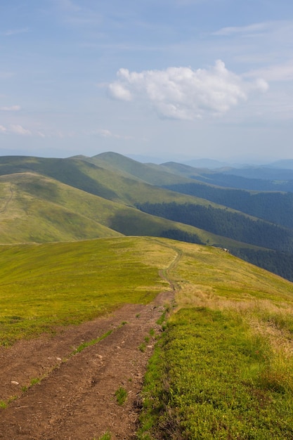 Blick auf die Berge in Karpaten Ukraine xA