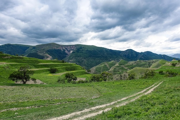 Blick auf die Berge von Dagestan in der Nähe des Dorfes Gamsutl Russland Juni 2021