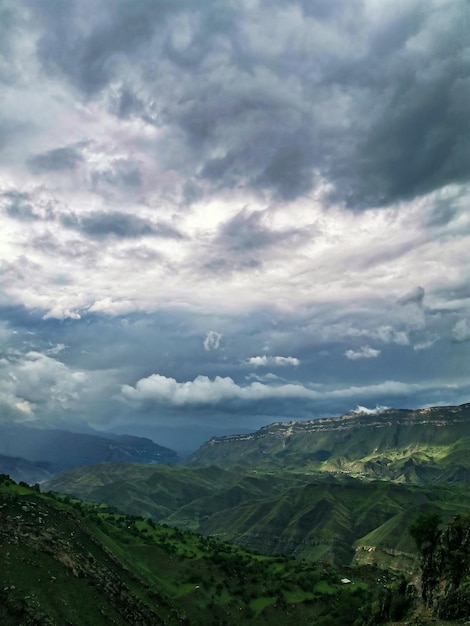 Blick auf die Berge von Dagestan in der Nähe des Dorfes Gamsutl Russland Juni 2021