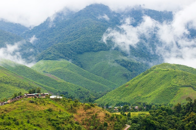 Blick auf die Berge von Nan Sapan Thailand