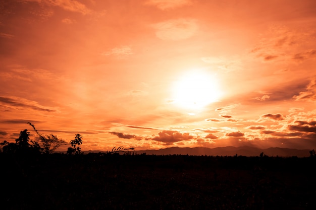 Blick auf die Berge während des Sonnenuntergangs