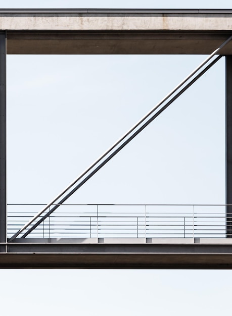Blick auf die Brücke gegen den Himmel