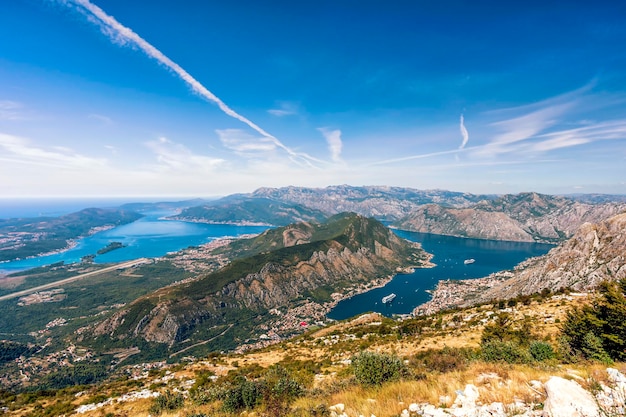 Blick auf die Bucht von Kotor und den Golf von Tivat, Montenegro.