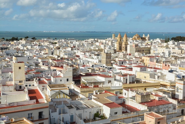 Blick auf die Dächer von Cádiz vom Wachturm Tavira