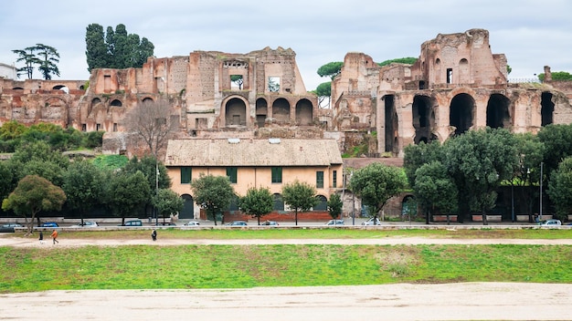 Blick auf die Domus Severiana und den Circus Maximus in Rom