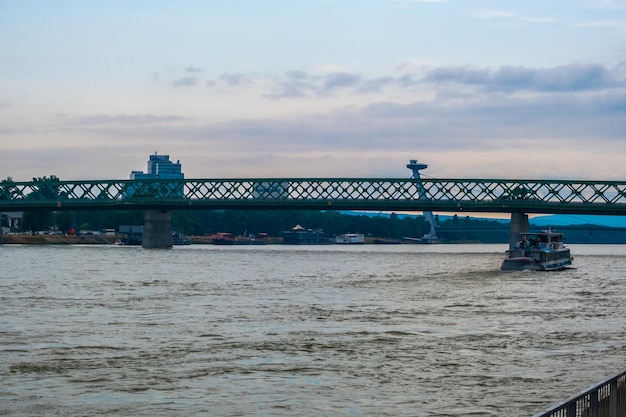 Blick auf die Donau in der Stadt Bratislava