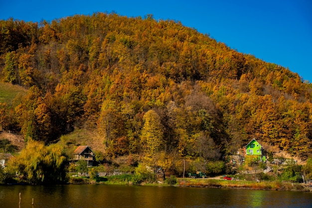 Blick auf die Donauschlucht in Djerdap an der serbisch-rumänischen Grenze