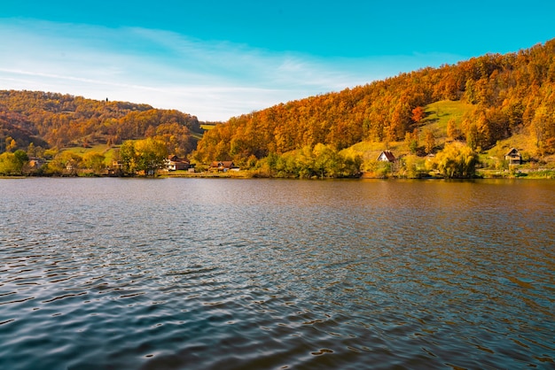 Blick auf die Donauschlucht in Djerdap an der serbisch-rumänischen Grenze