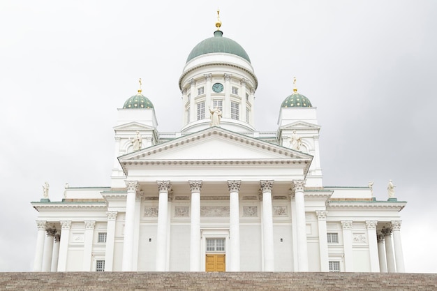 Blick auf die Fassade der Helsinki-Kathedrale Finnland