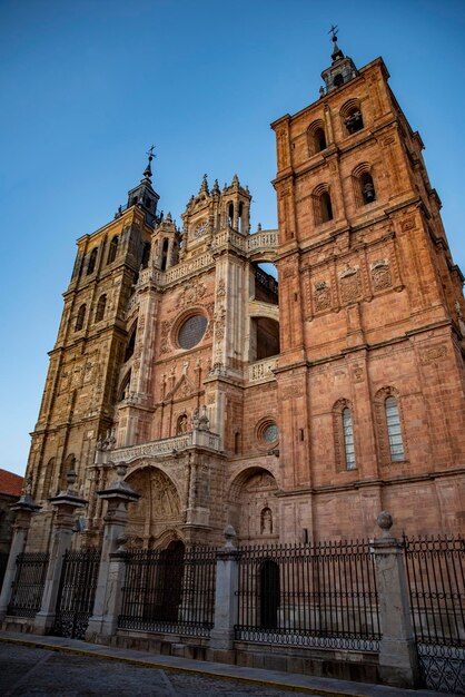 Blick auf die gotische Kathedrale von Astorga am Jakobsweg