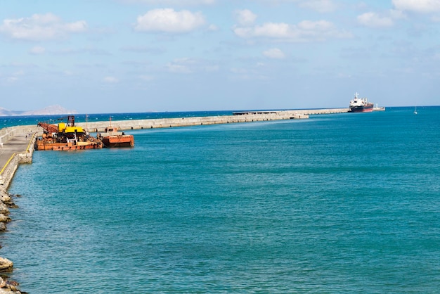 Blick auf die Hafenzunge auf der Insel Kreta