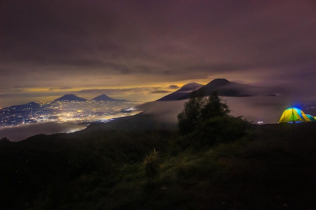 Blick auf die indonesischen Berge