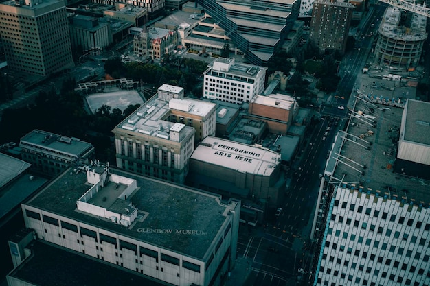 Blick auf die Innenstadt von Calgary, Alberta, Kanada Dunkler städtischer Hintergrund