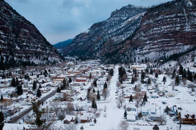 Blick auf die Innenstadt von Ouray im Winter.