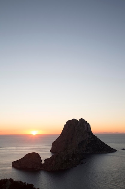 Blick auf die Insel Vedra in Ibiza, Spanien