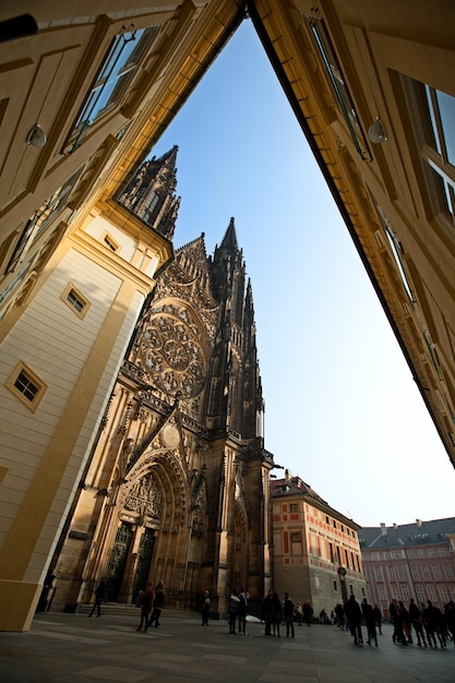 Blick auf die Kathedrale von der Ecke des Gebäudes