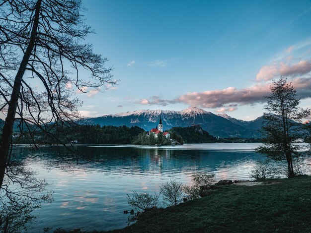 Blick auf die katholische Kirche Mariä Himmelfahrt in Bled Slowenien