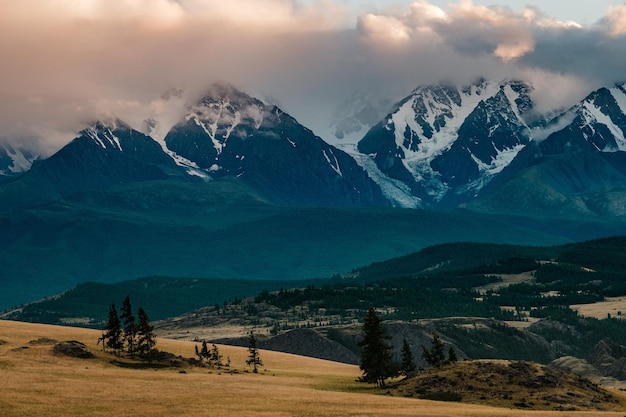 Blick auf die Kurai-Steppe im Altai-Gebirge