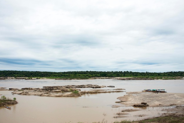 Blick auf die Landschaft Mekong River und Sam Pan Bok ist in der Frühlingssaison in Ubon Ratchathani Thailand als Grand Canyon von Thai bekannt