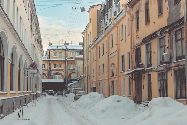 Blick auf die Moscatelny Gasse in Sankt Petersburg an einem sonnigen Wintertag