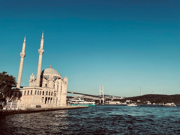 Blick auf die Ortaköy-Moschee. Bosporus in Istanbul Türkei