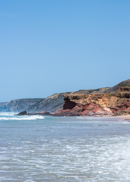 Blick auf die Ozeanküste, perfektes Reise- und Urlaubsziel