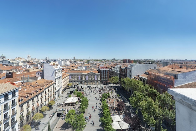 Blick auf die Plaza de Santa Ana in Madrid