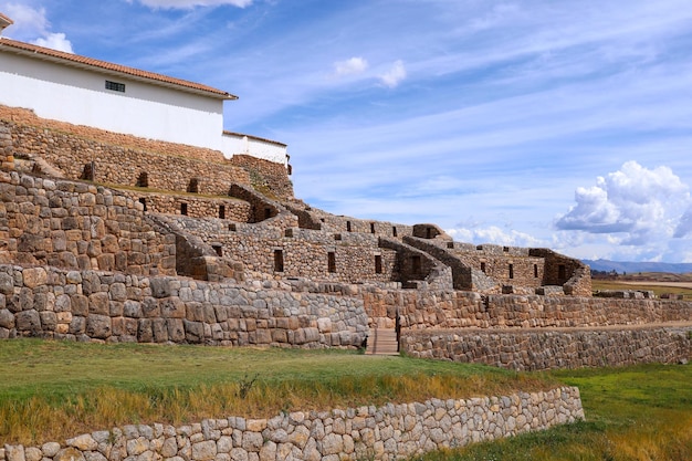 Blick auf die Ruinen des Inka-Tempels von Chinchero in Cusco