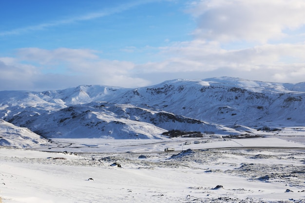 Blick auf die schneebedeckte Berglandschaft