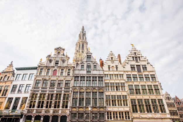 Blick auf die schönen Gebäude auf dem Grote Markt in der Stadt Antwerpen in Belgien